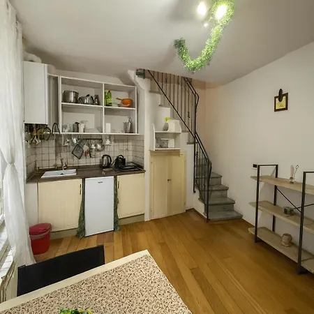 Incantevole Monolocale A Nel Centro Storico - Estateguard Group * Lukka