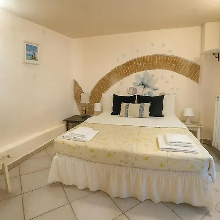 Incantevole Monolocale A Nel Centro Storico - Estateguard Group * Lukka